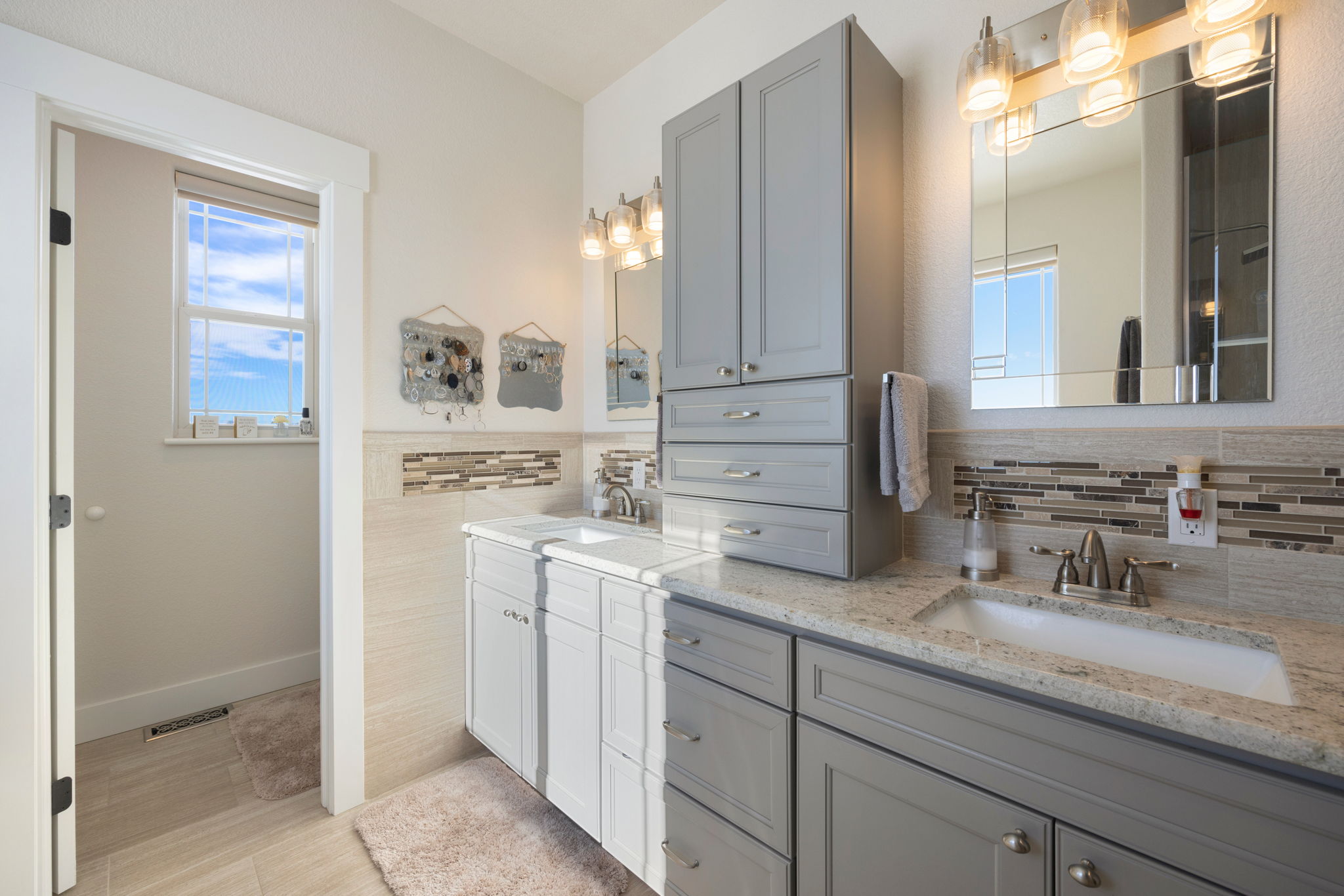 Master Bathroom (Main Floor)