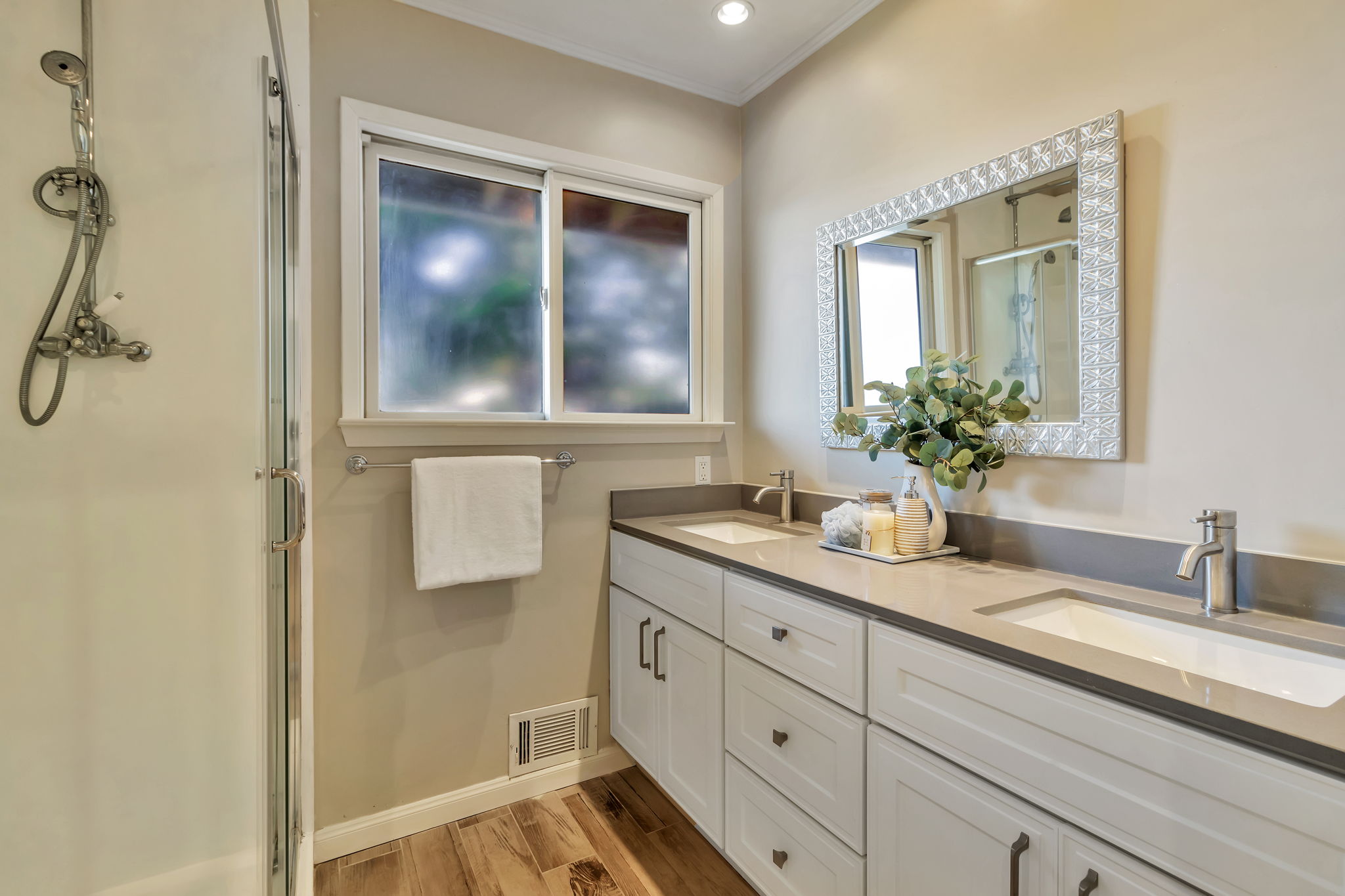 040_62 Warfield Dr  