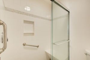 20 Main BR En Suite B Shower