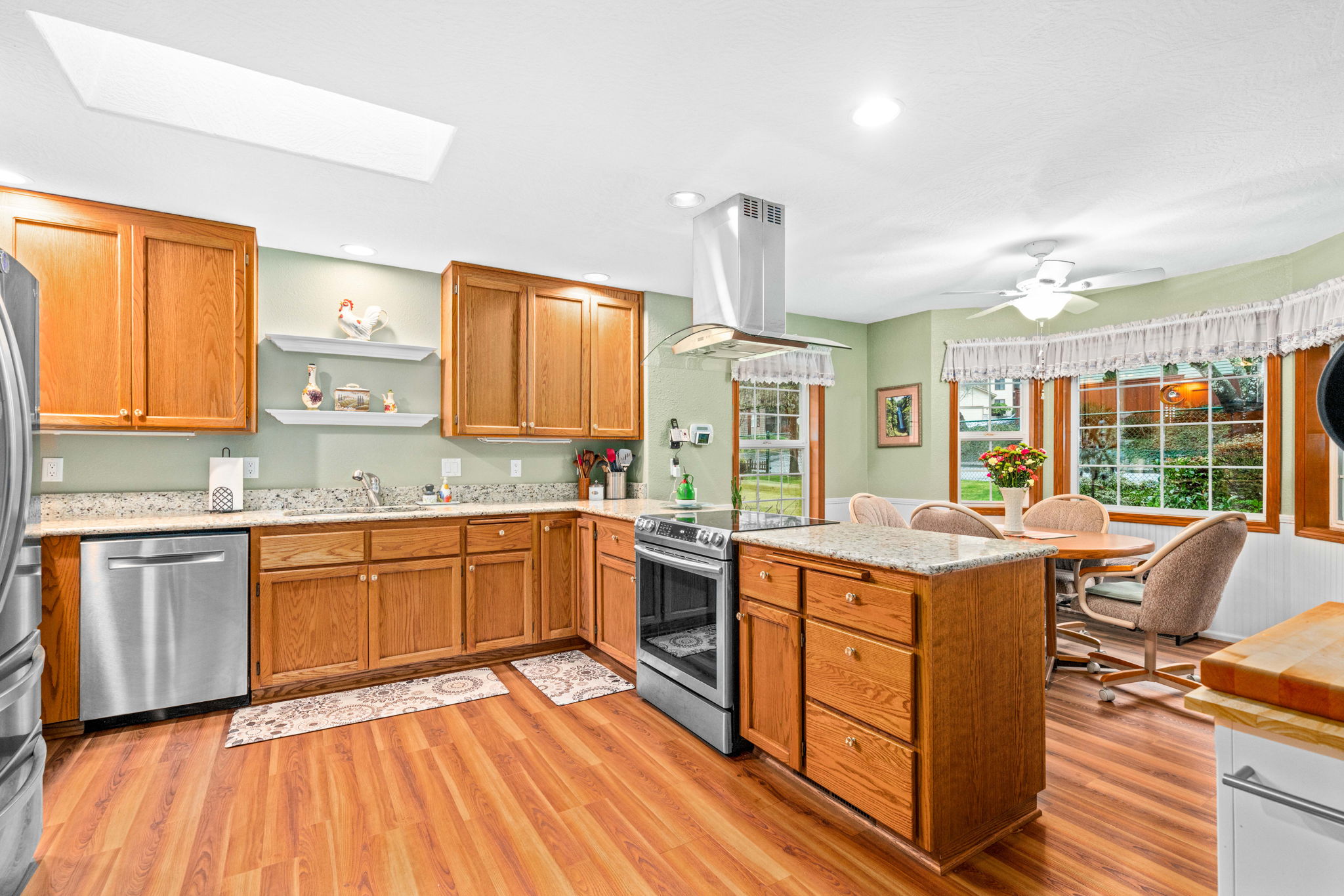 Kitchen/Eating Area