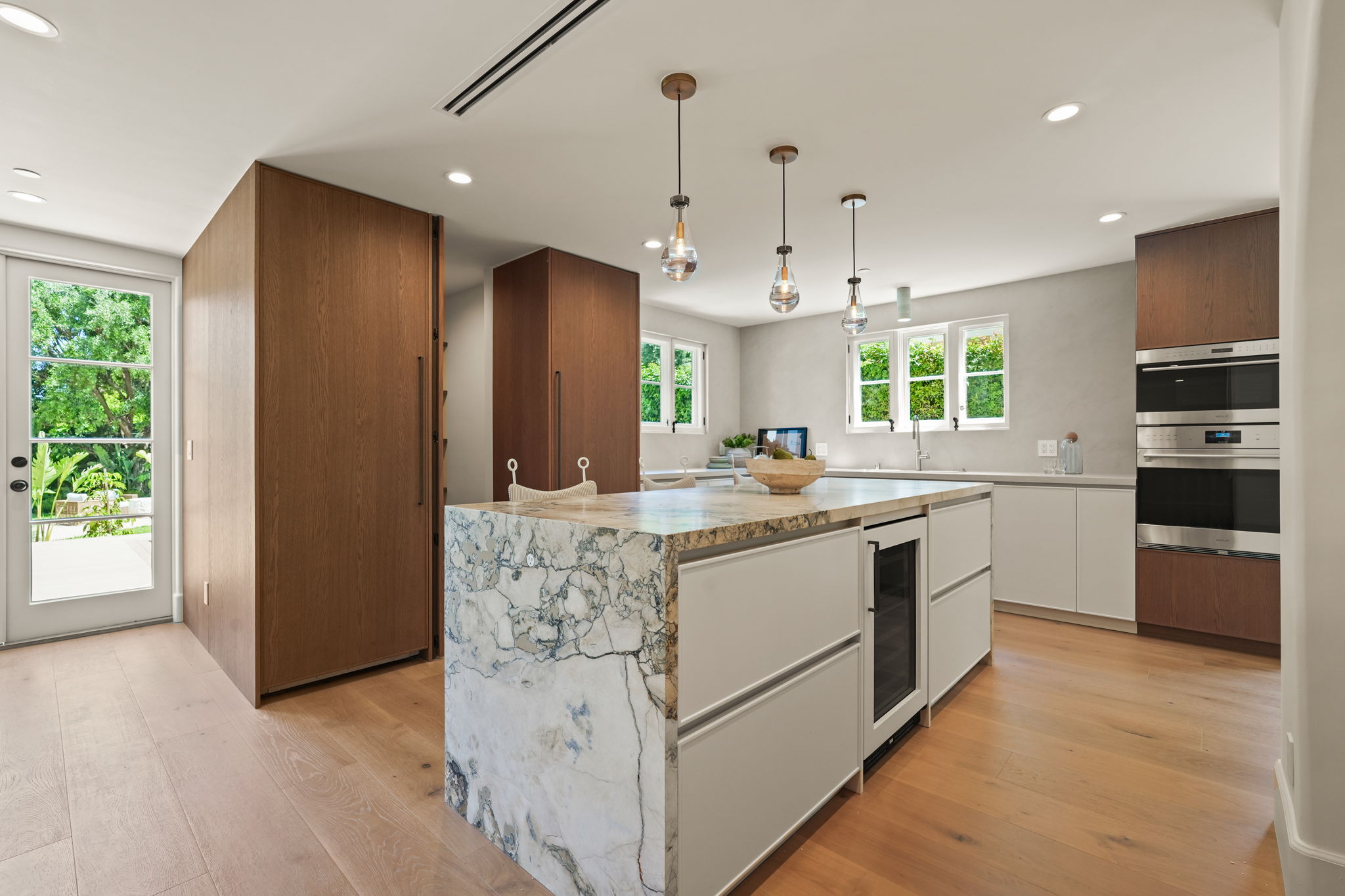 Photo 48