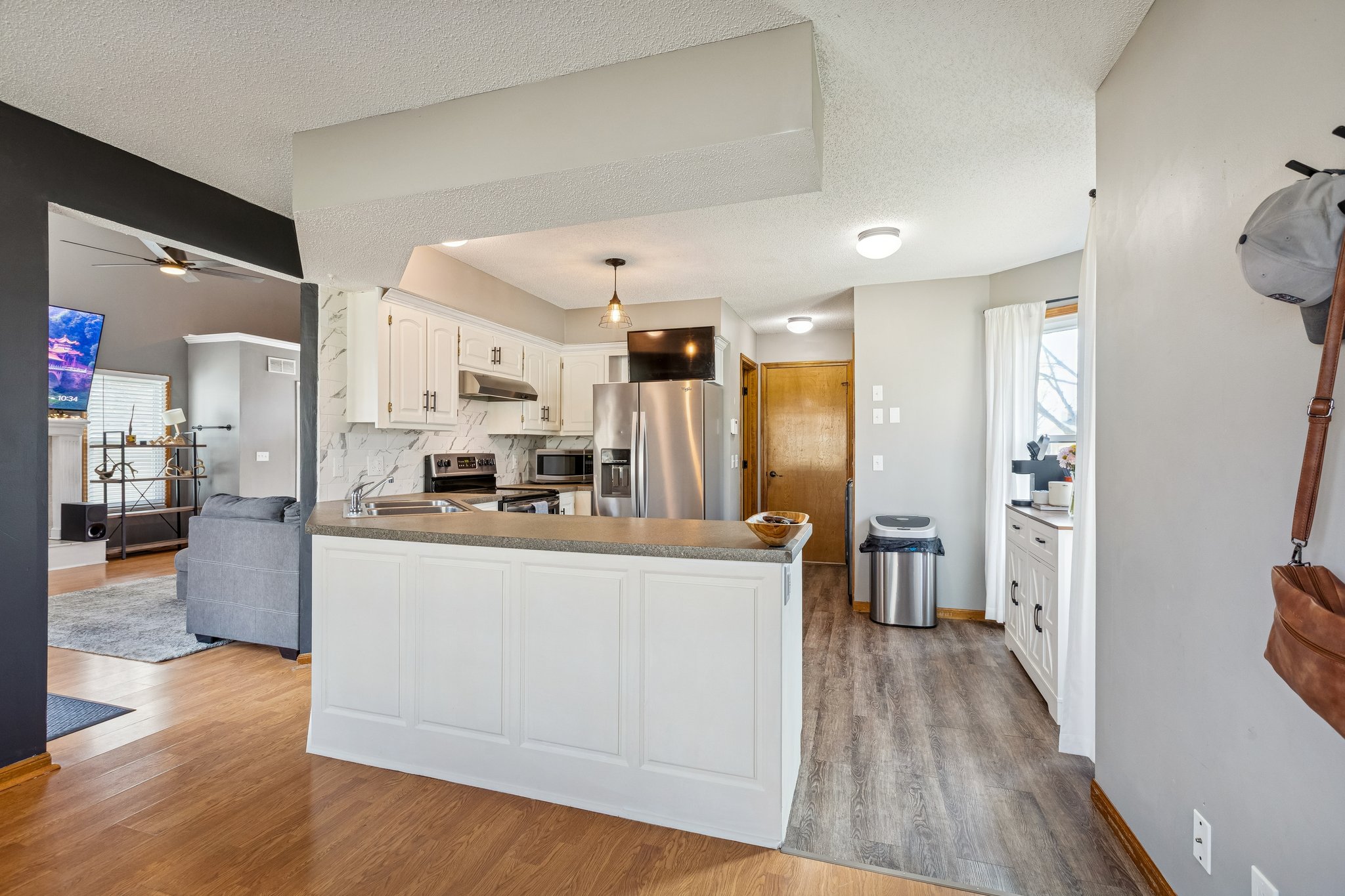 6200 NE 48th Terrace_007.jpg