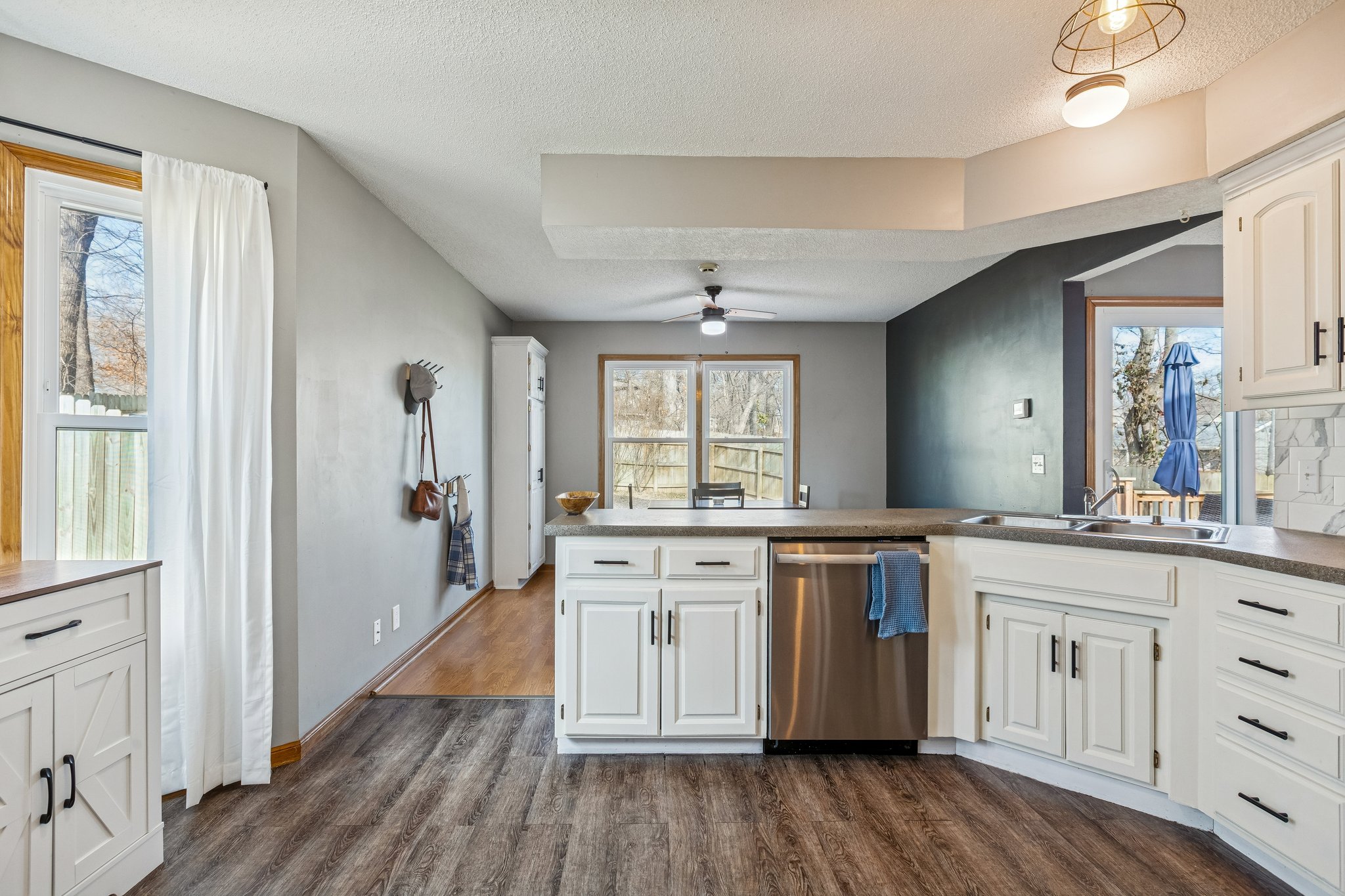 6200 NE 48th Terrace_009.jpg