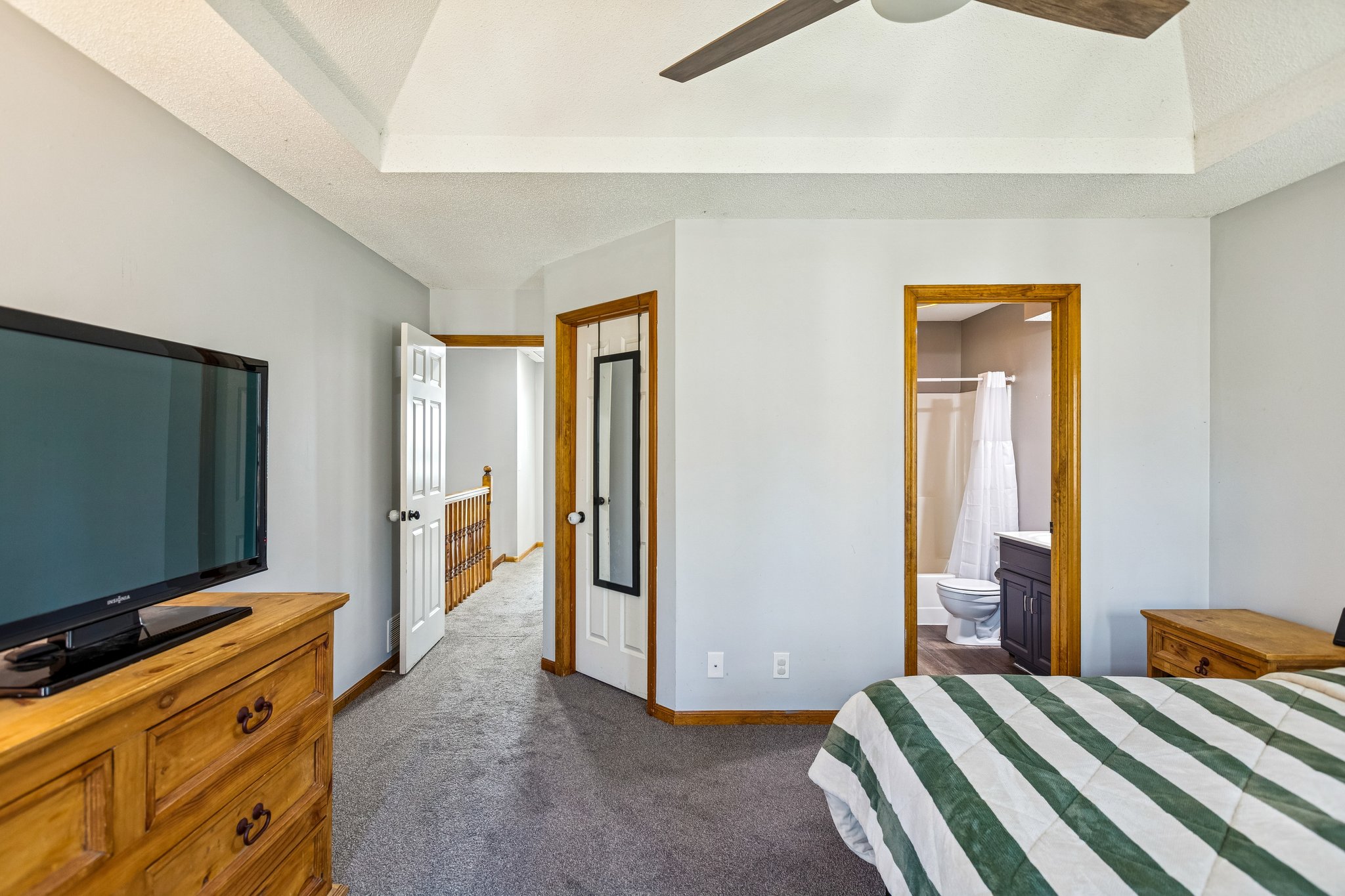 6200 NE 48th Terrace_016.jpg