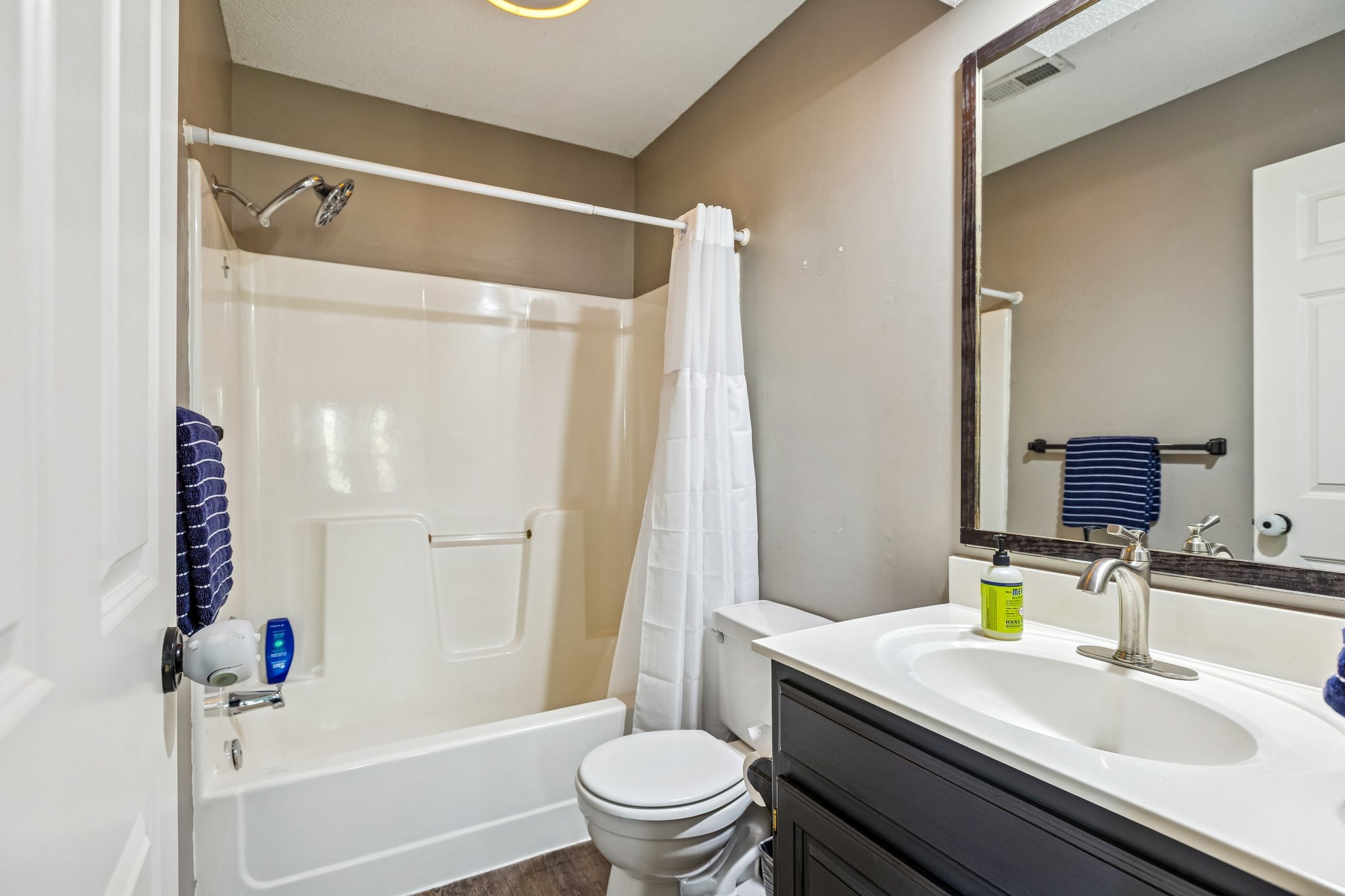 6200 NE 48th Terrace_017.jpg