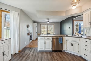 6200 NE 48th Terrace_009.jpg