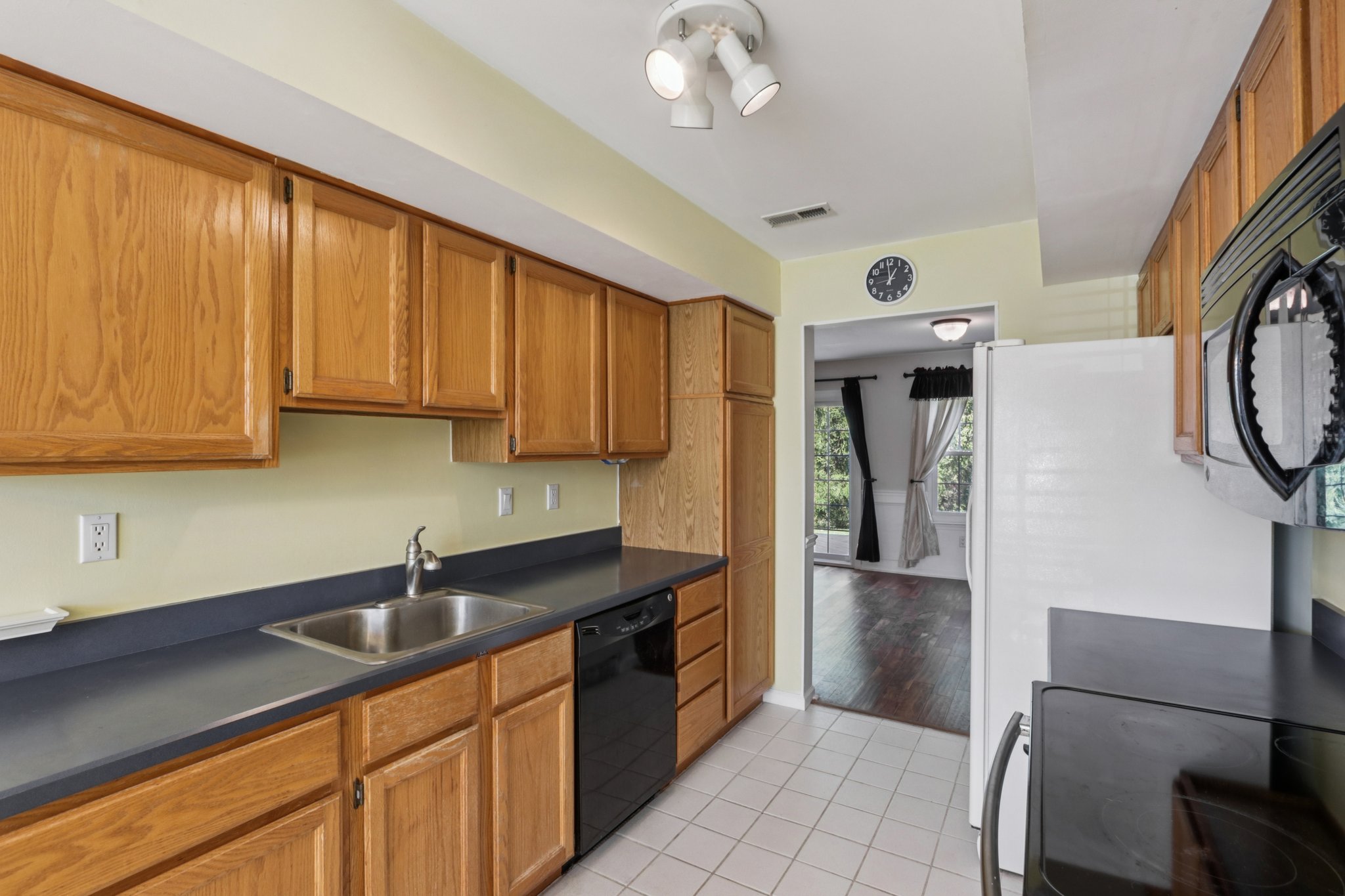 Rolling Hill Dr-S2703-025.jpg