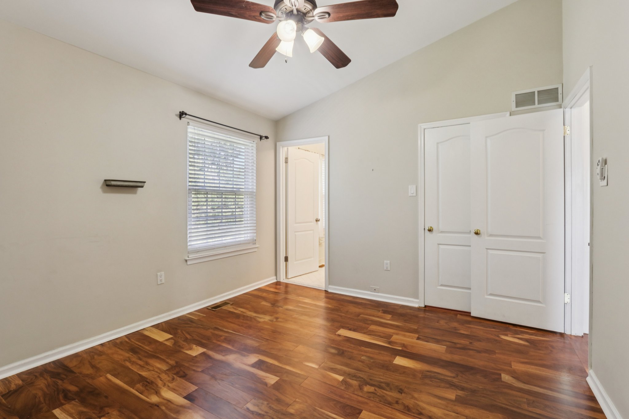 Rolling Hill Dr-S2703-030.jpg