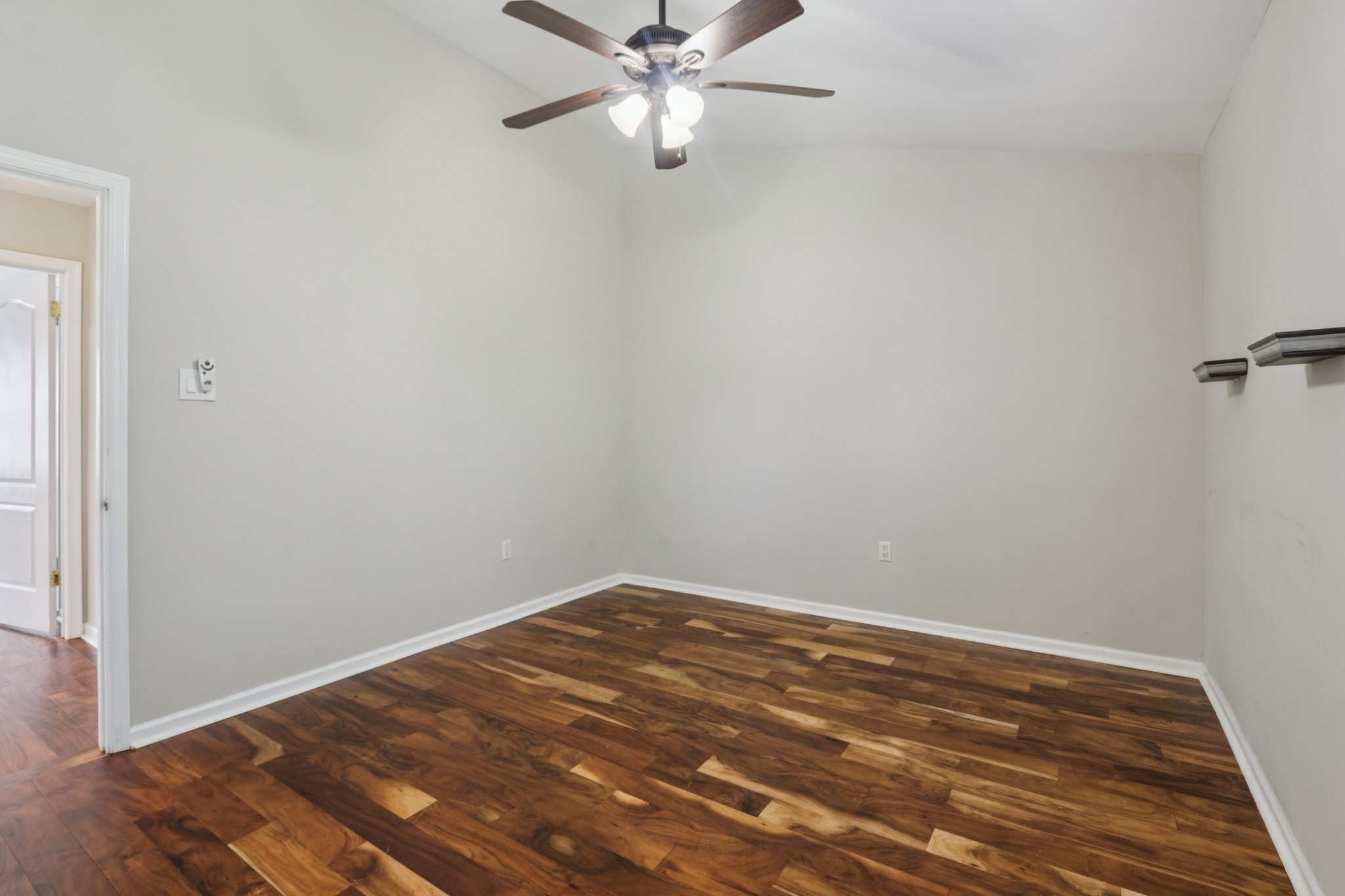 Rolling Hill Dr-S2703-032.jpg