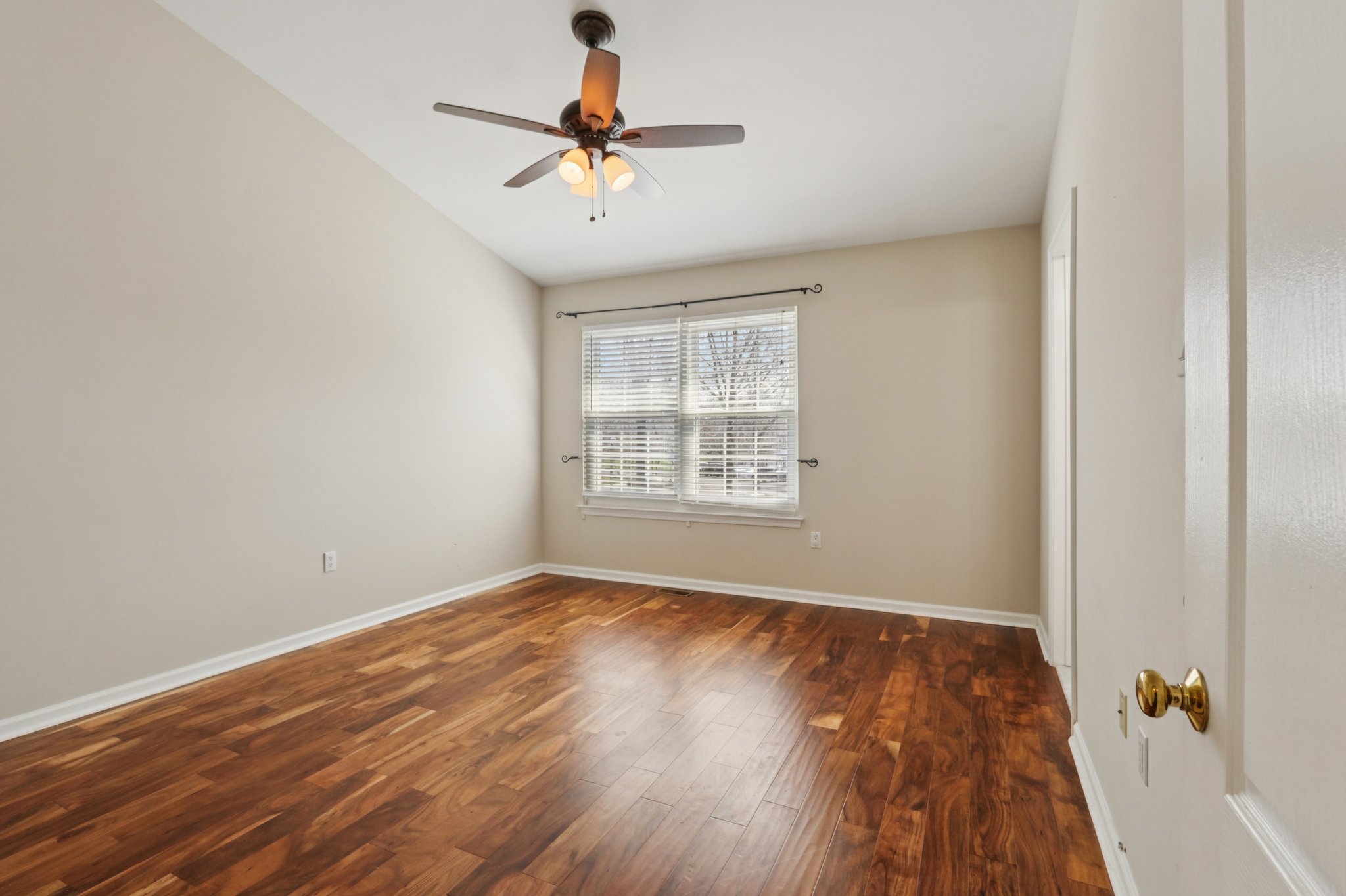 Rolling Hill Dr-S2703-035.jpg