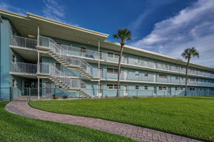 Front Exterior5
