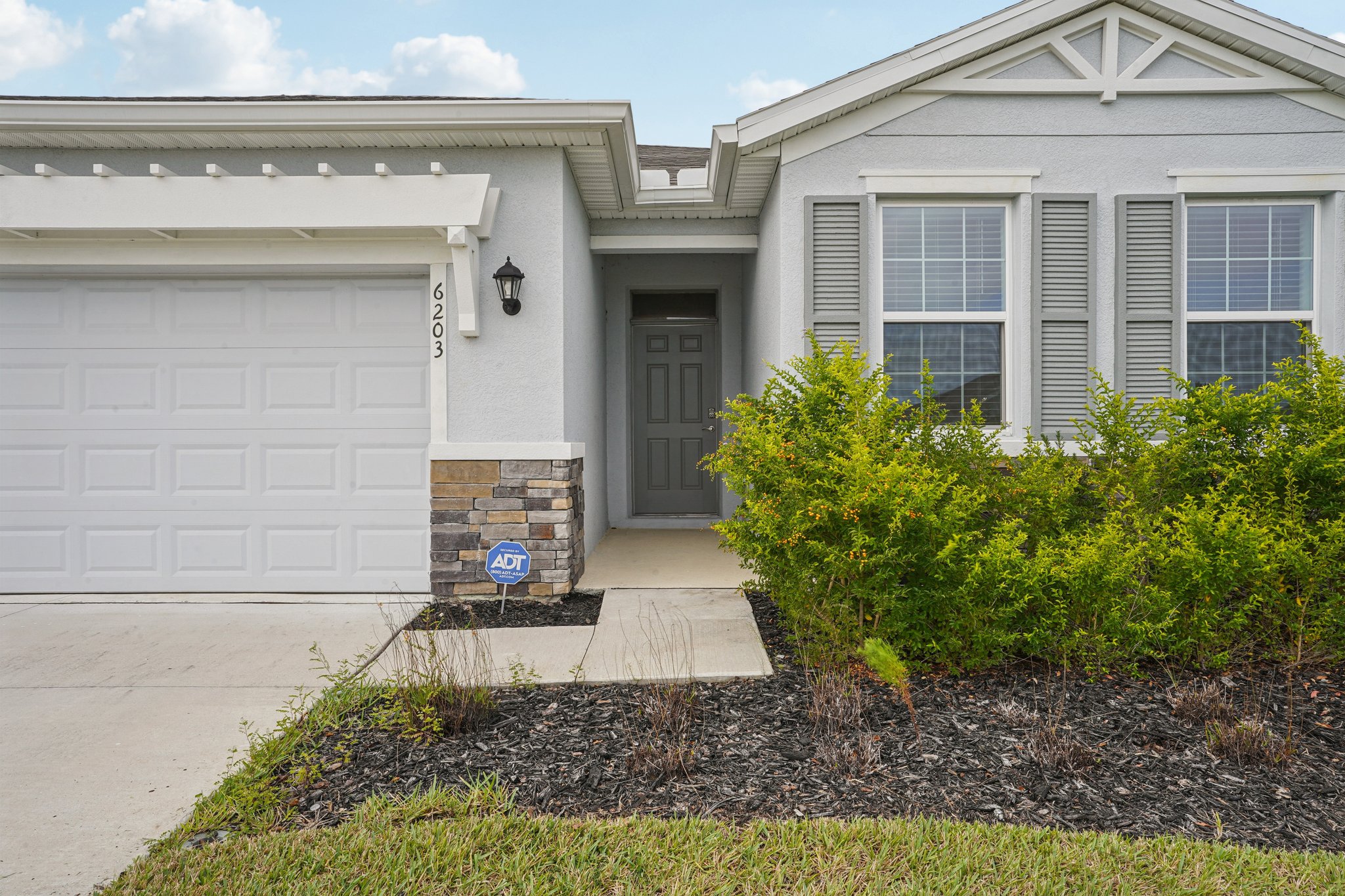 SW 93rd Loop-S0410-004.jpg