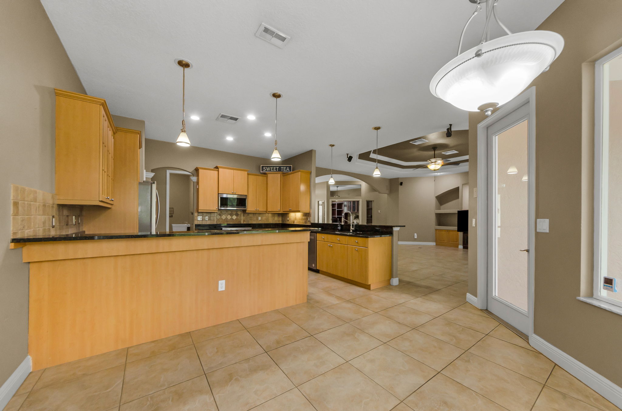 Kitchen Eat-In 3