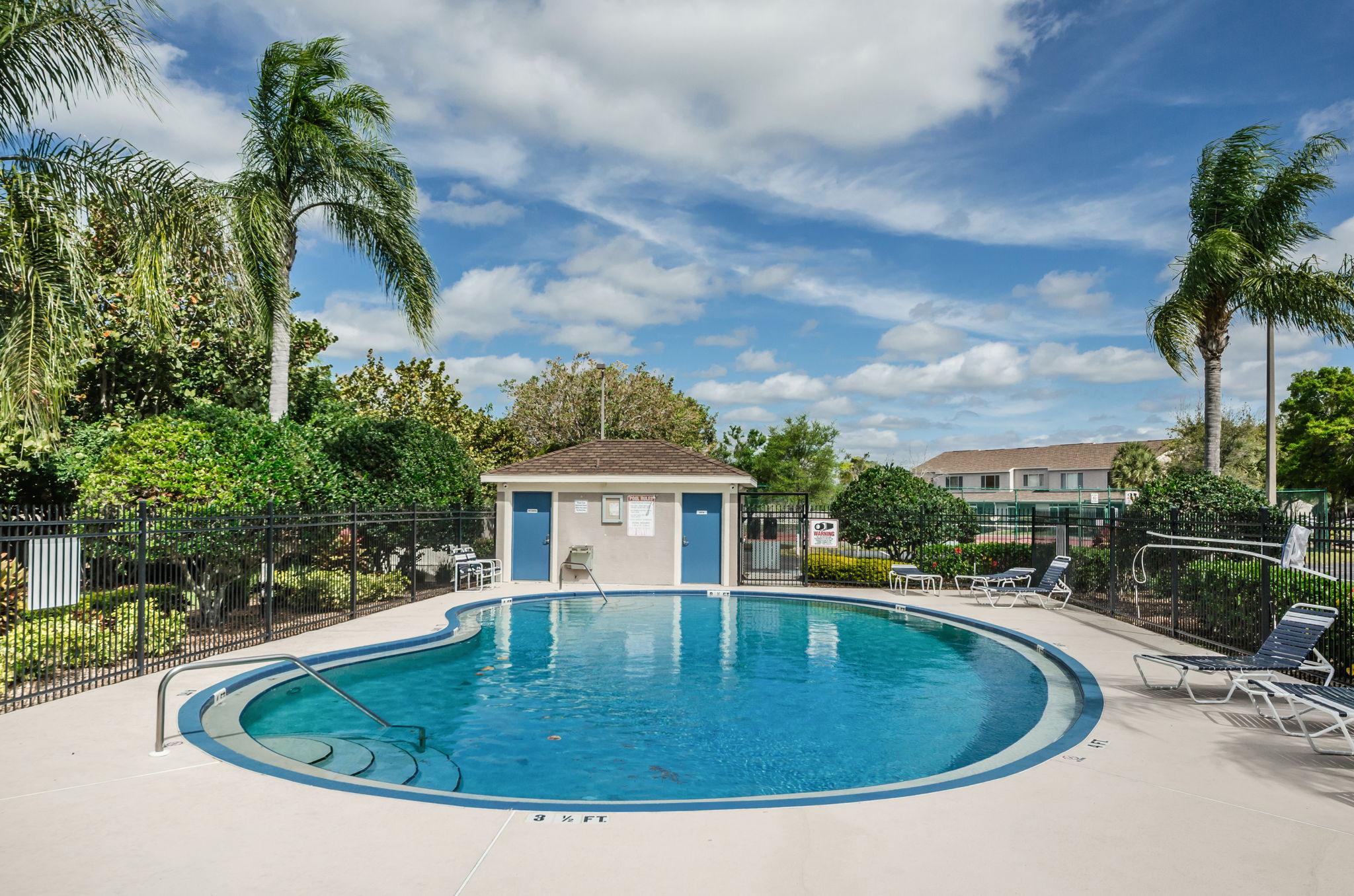 4-Bayside Key Pool