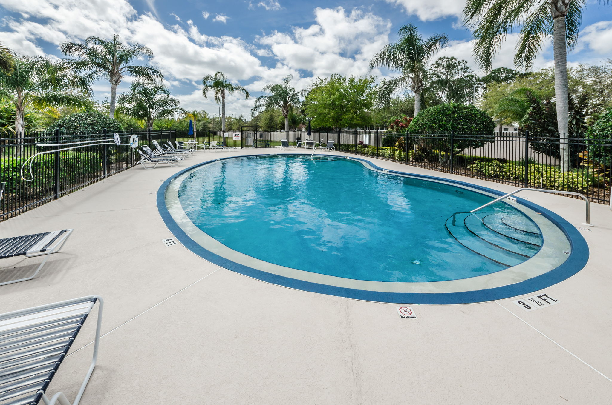 2-Bayside Key Pool