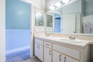 Bathroom 1b