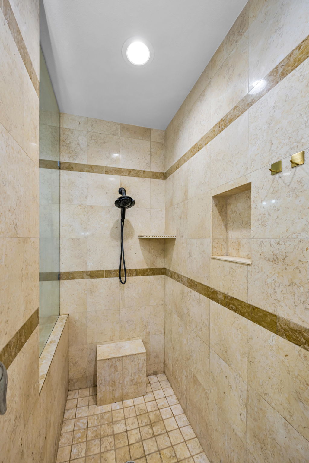 Primary Bathroom 1e
