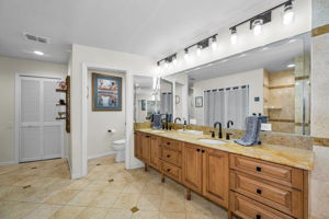 Primary Bathroom 1c