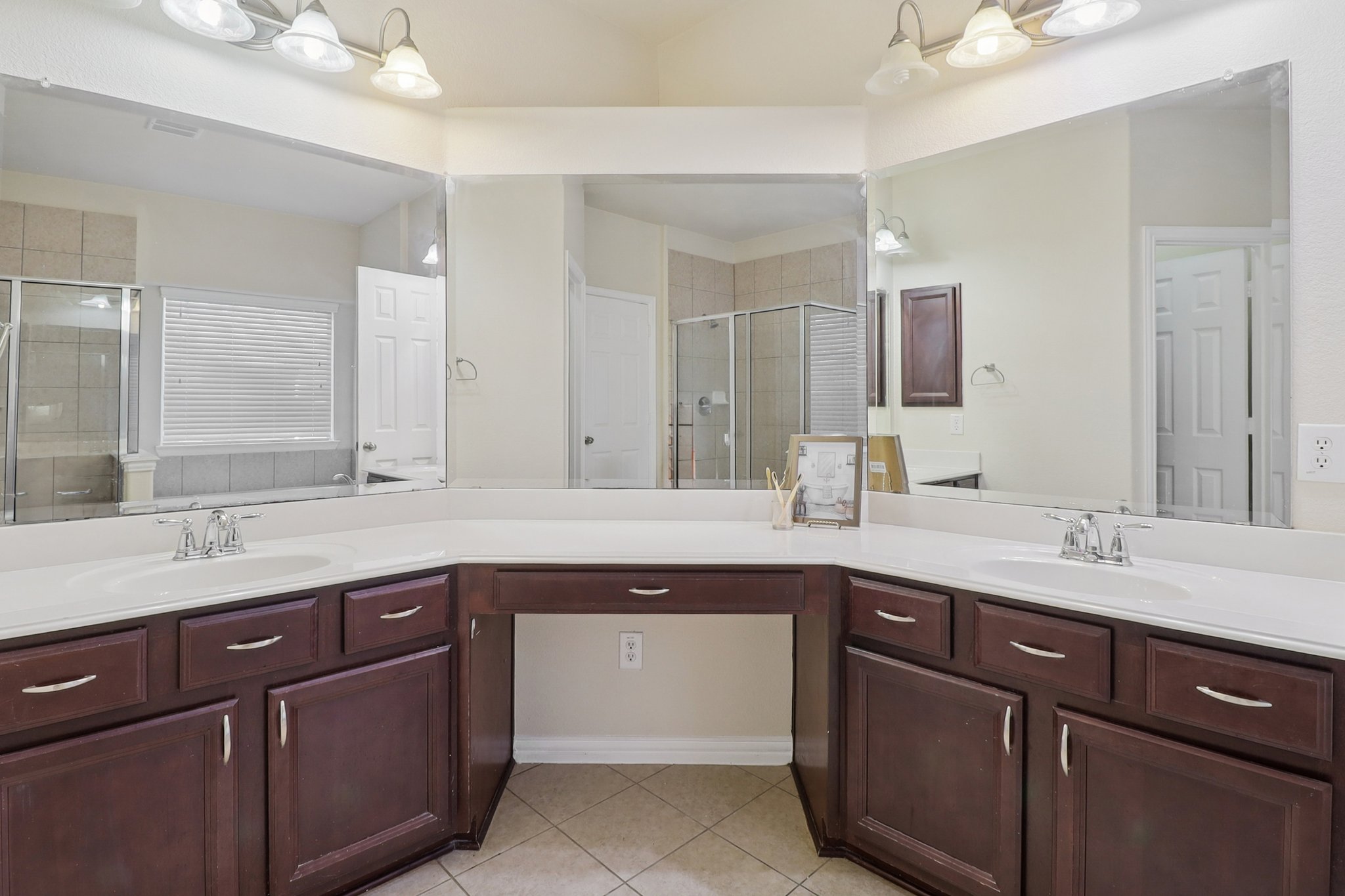 Weaver Dr-S0509-026.jpg
