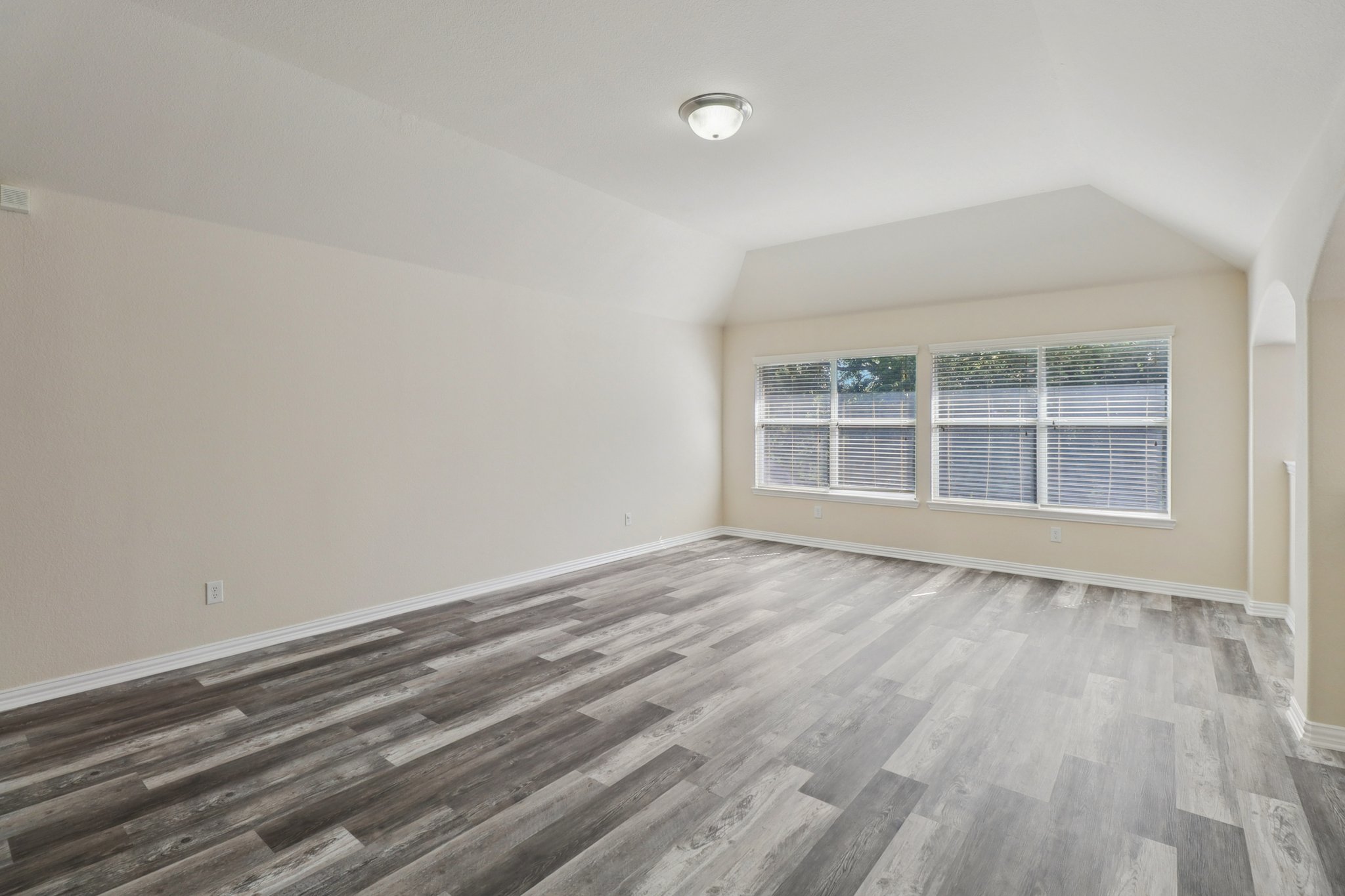 Weaver Dr-S0509-028.jpg