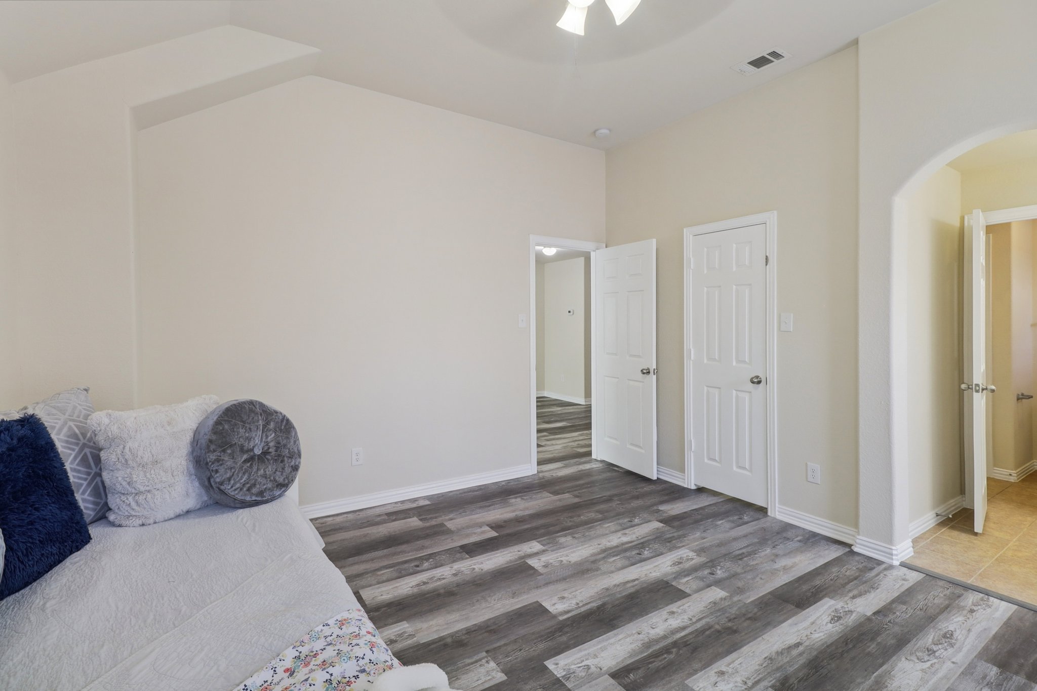 Weaver Dr-S0509-033.jpg