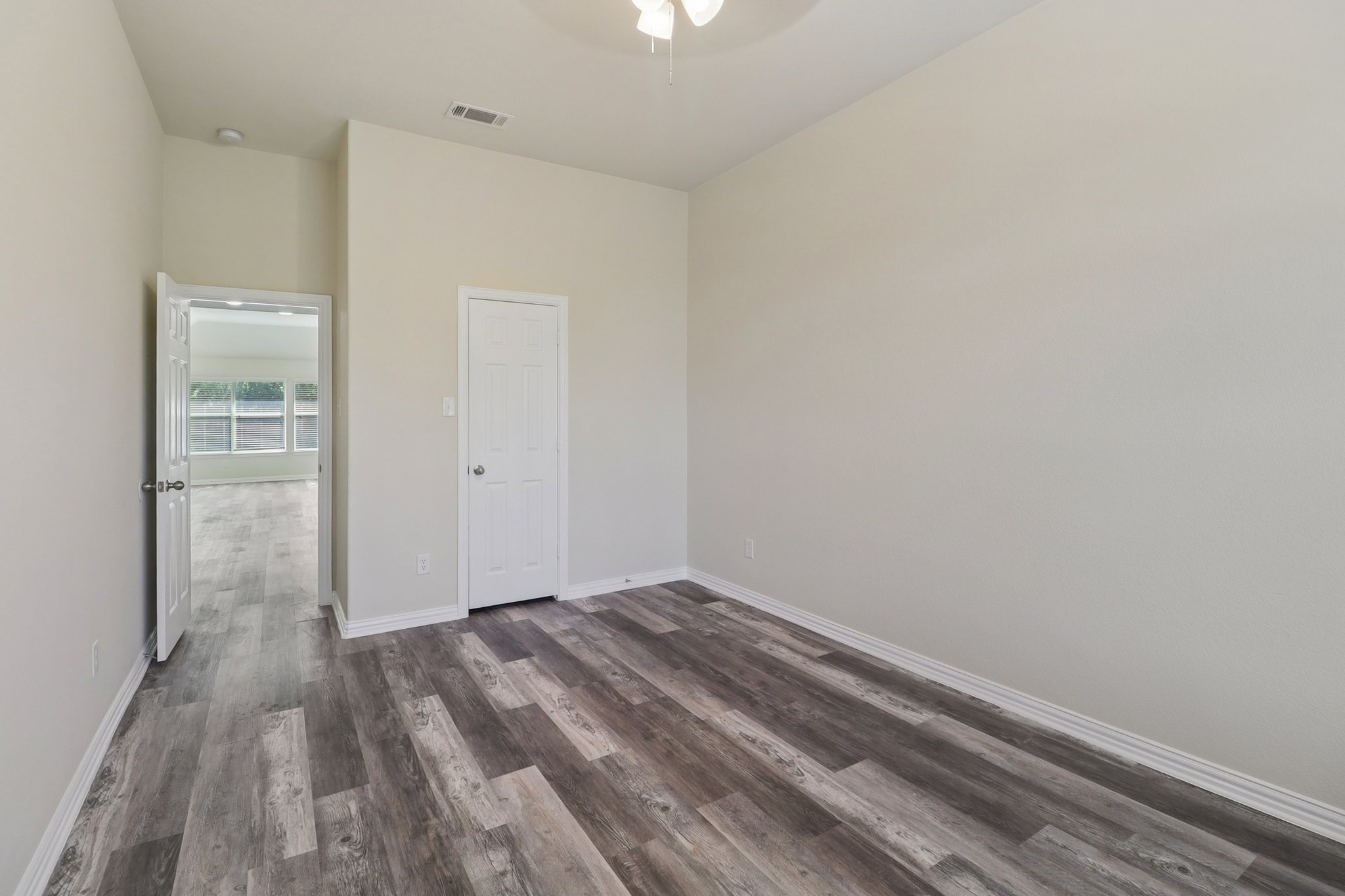 Weaver Dr-S0509-038.jpg