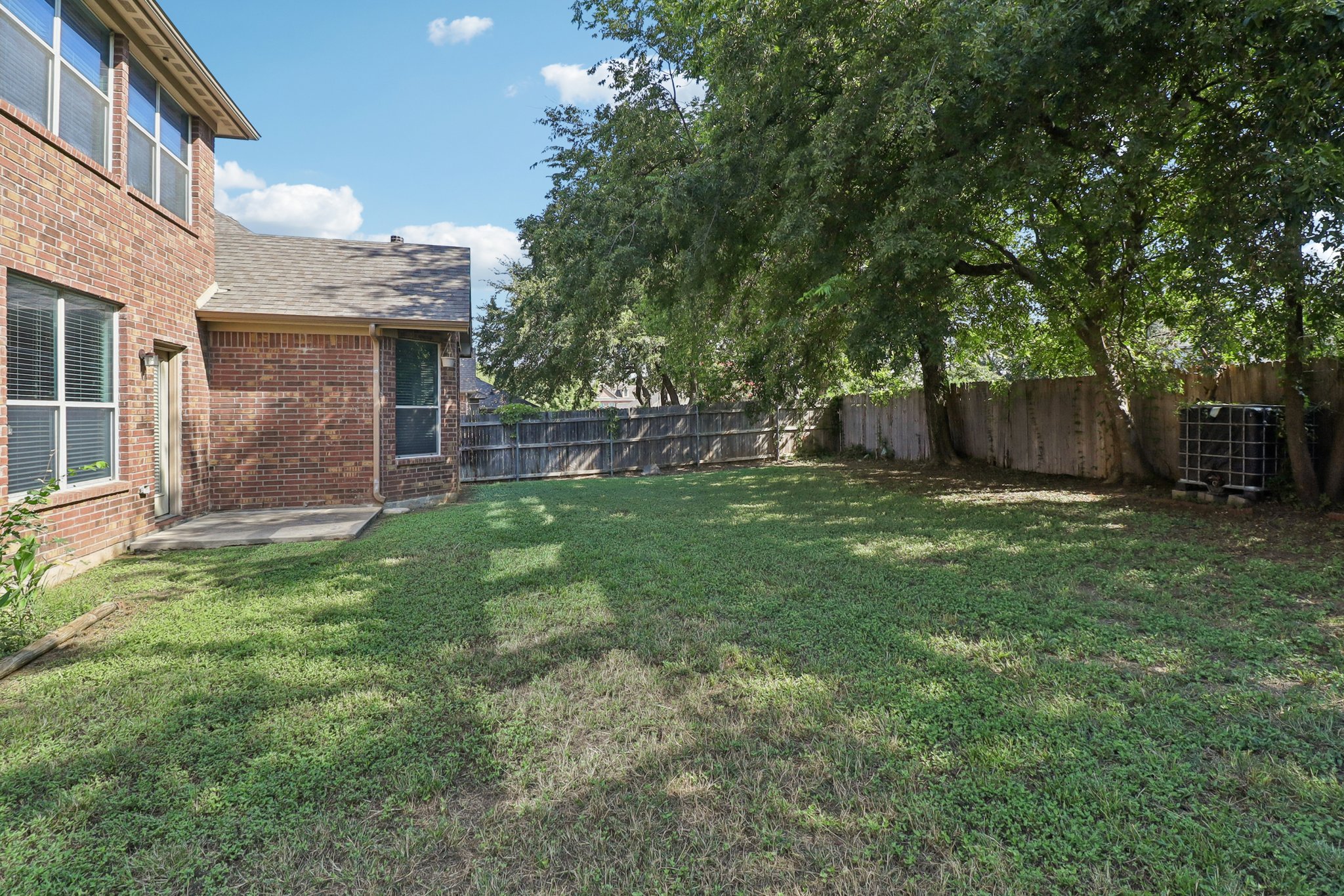 Weaver Dr-S0509-045.jpg