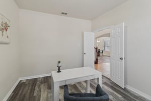 Weaver Dr-S0509-020.jpg