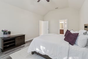 Weaver Dr-S0509-023.jpg