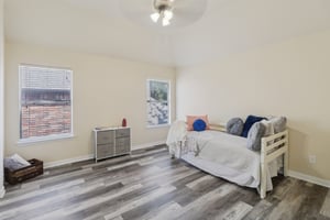 Weaver Dr-S0509-032.jpg