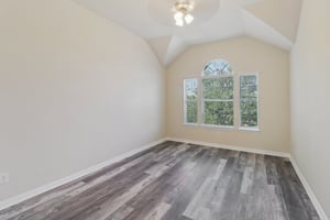 Weaver Dr-S0509-037.jpg