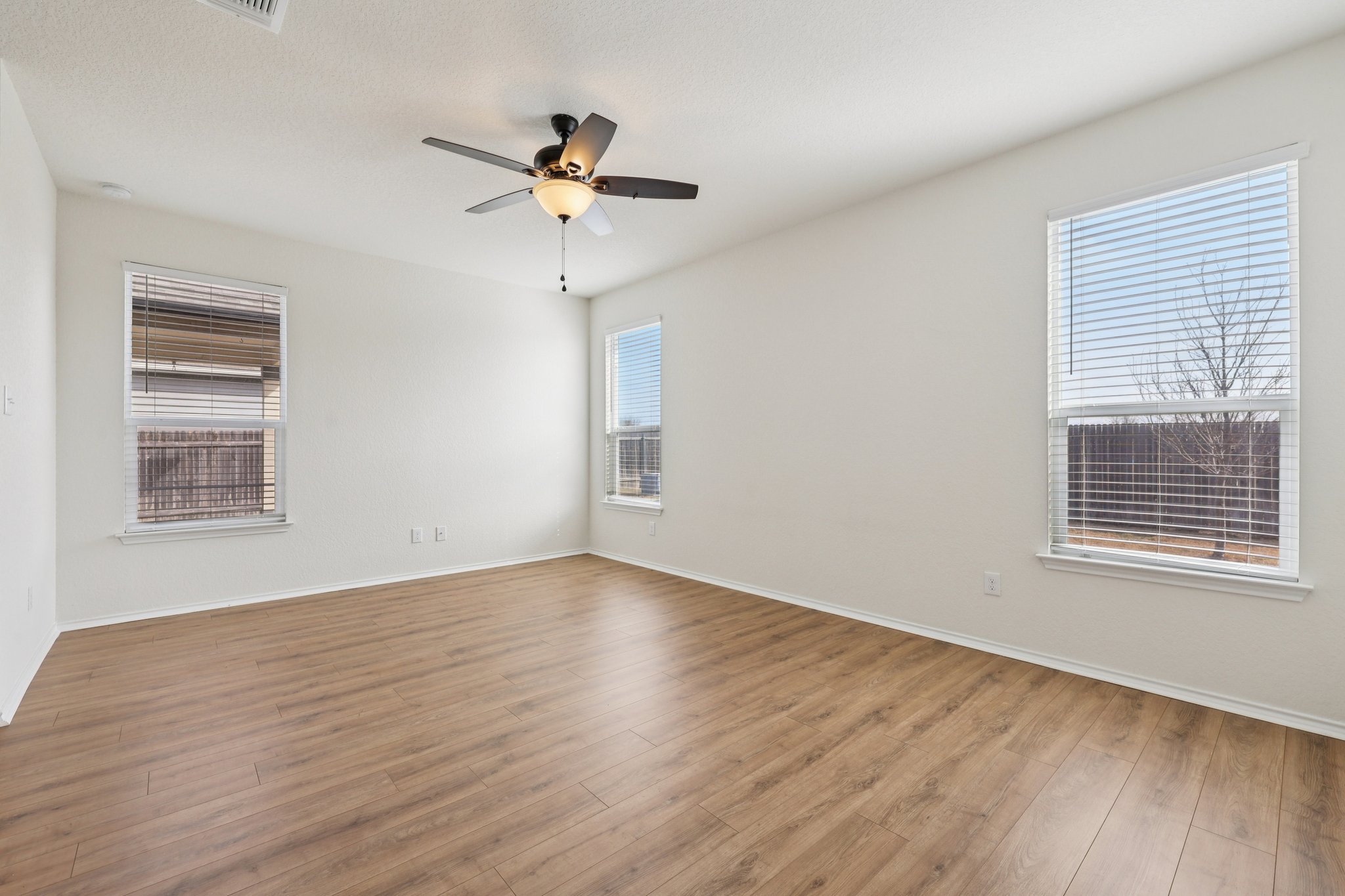 Mantalcino Dr-S1802-008.jpg