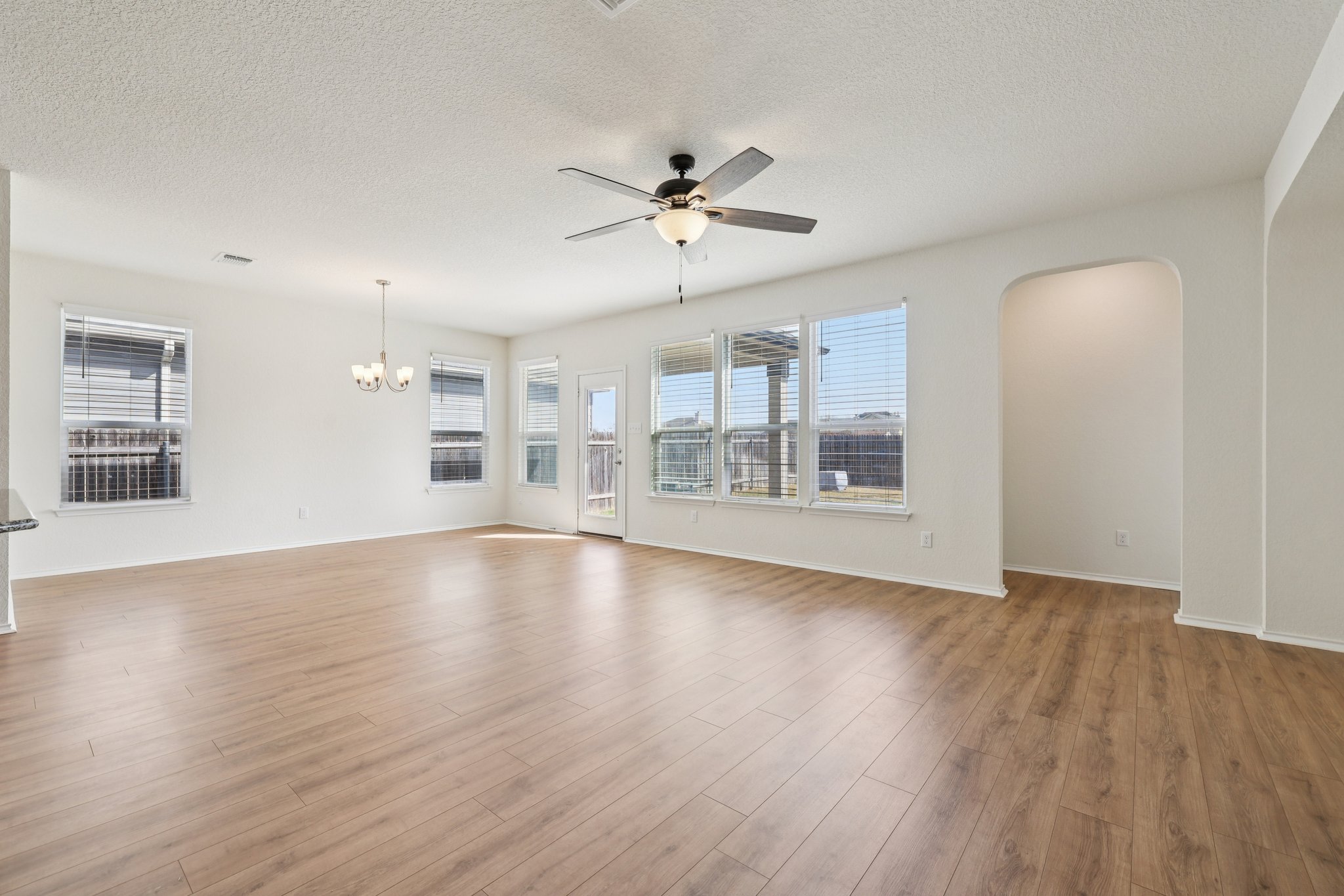 Mantalcino Dr-S1802-011.jpg