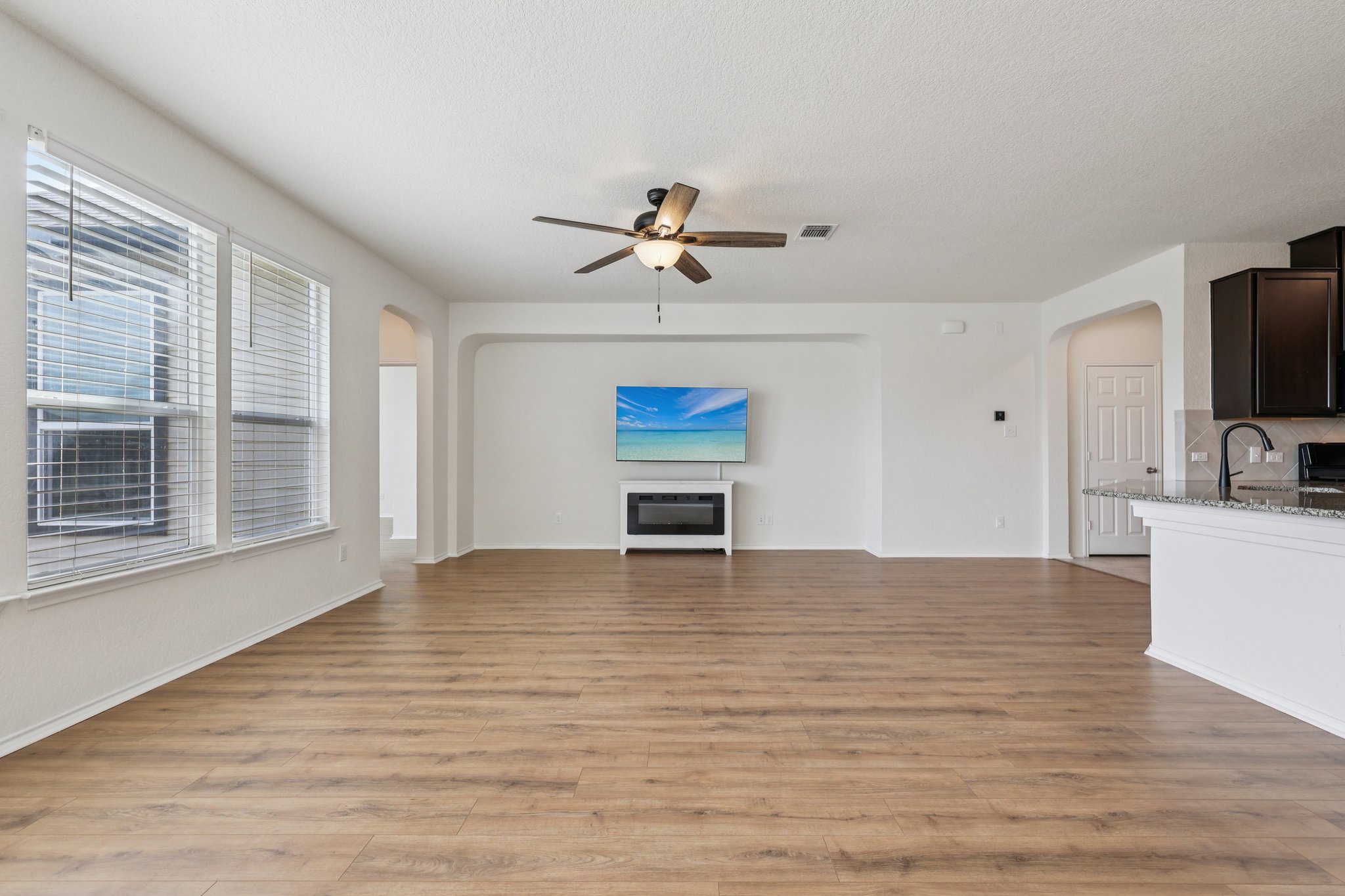 Mantalcino Dr-S1802-013.jpg