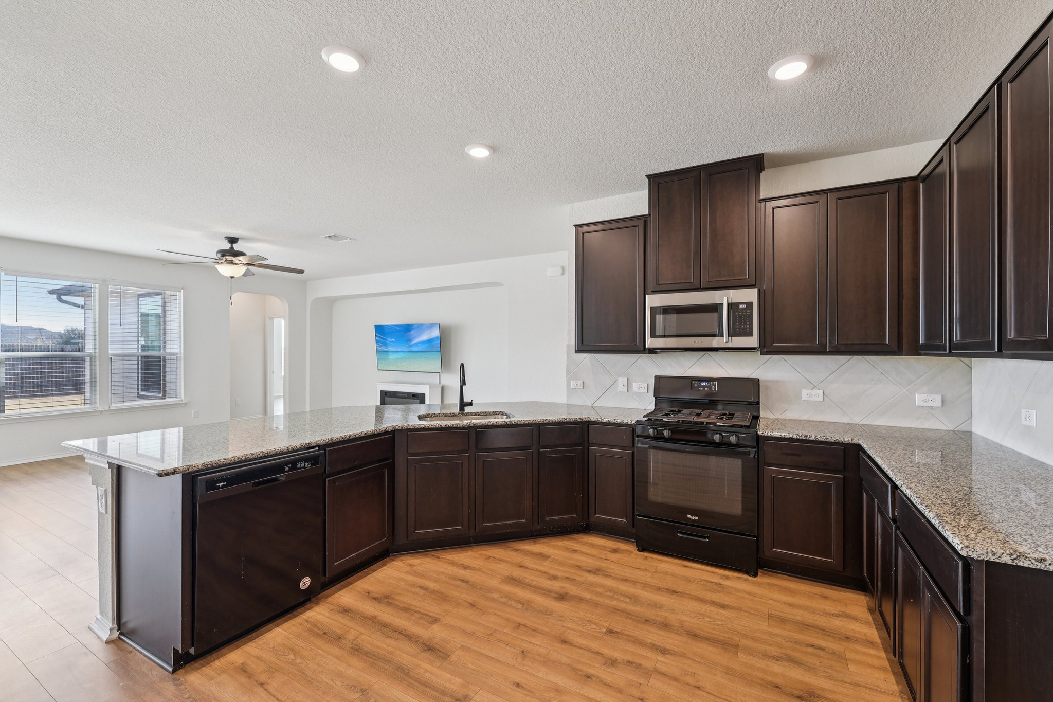 Mantalcino Dr-S1802-018.jpg