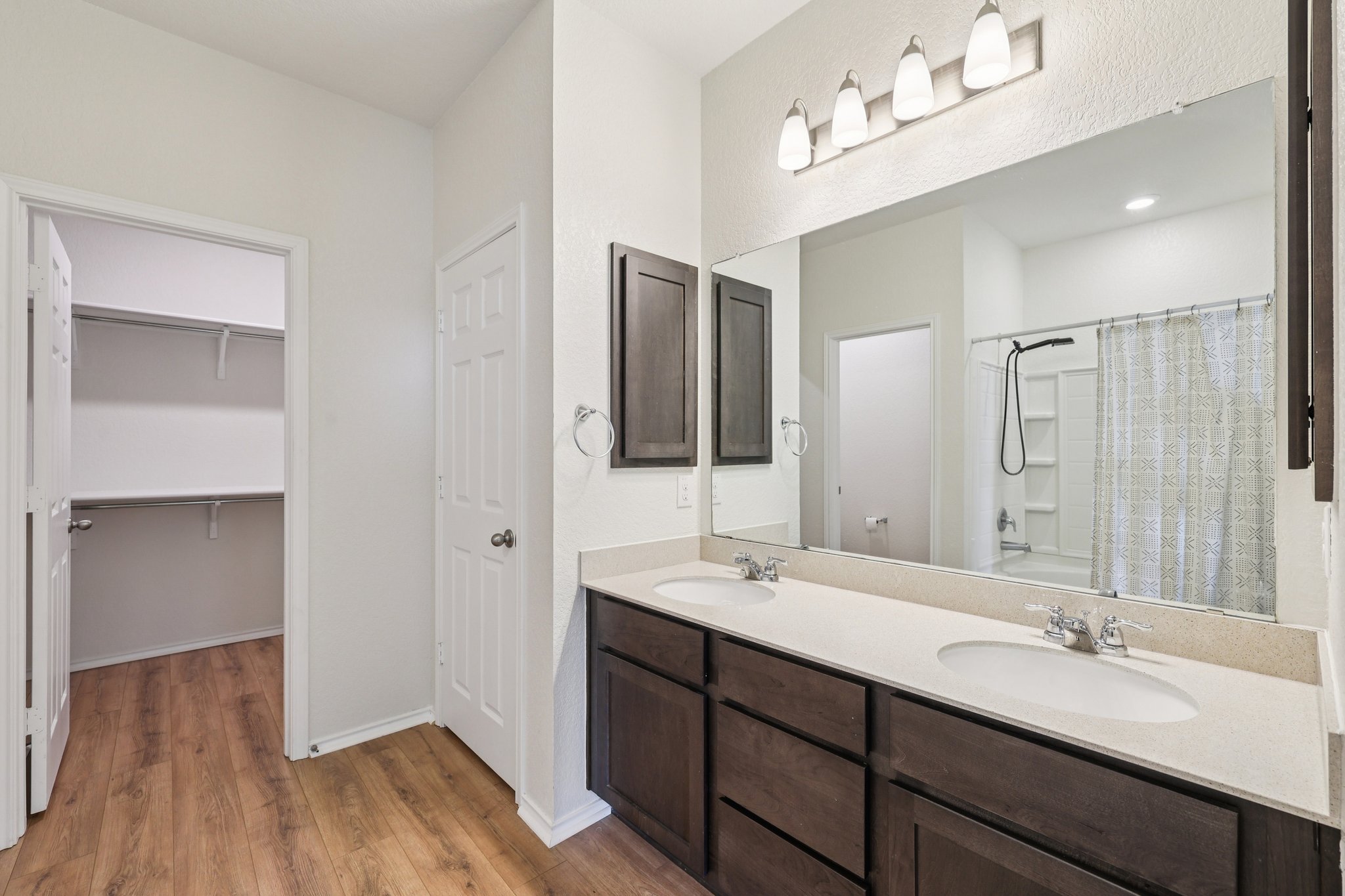 Mantalcino Dr-S1802-027.jpg