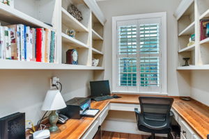 Even an adjacent office & pantry