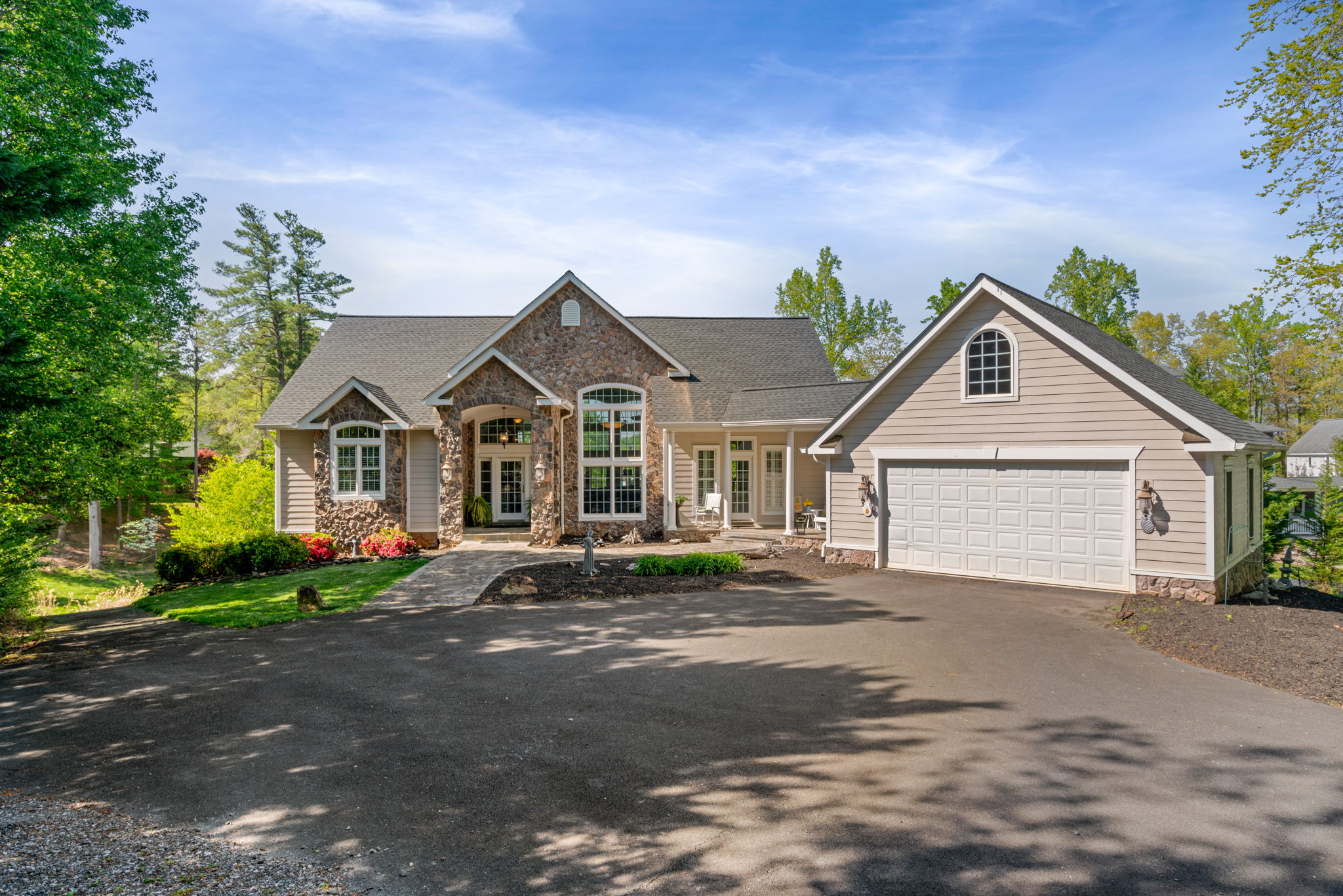 6210 Bills Rd, Mineral, VA 23117 Staircase Photography