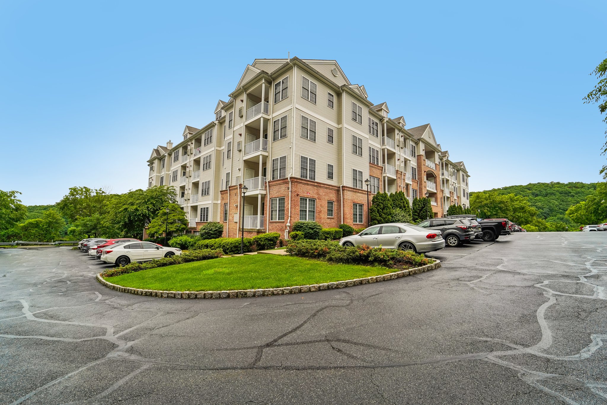 Brookhaven Court-S2406-002.jpg