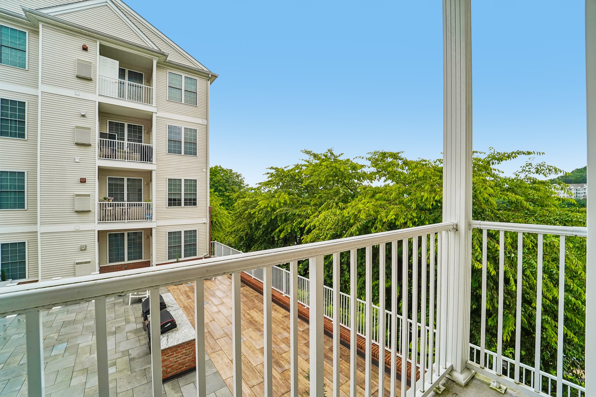 Brookhaven Court-S2406-032.jpg