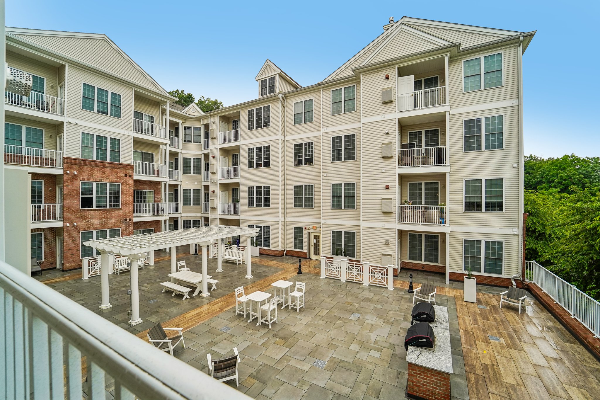 Brookhaven Court-S2406-033.jpg