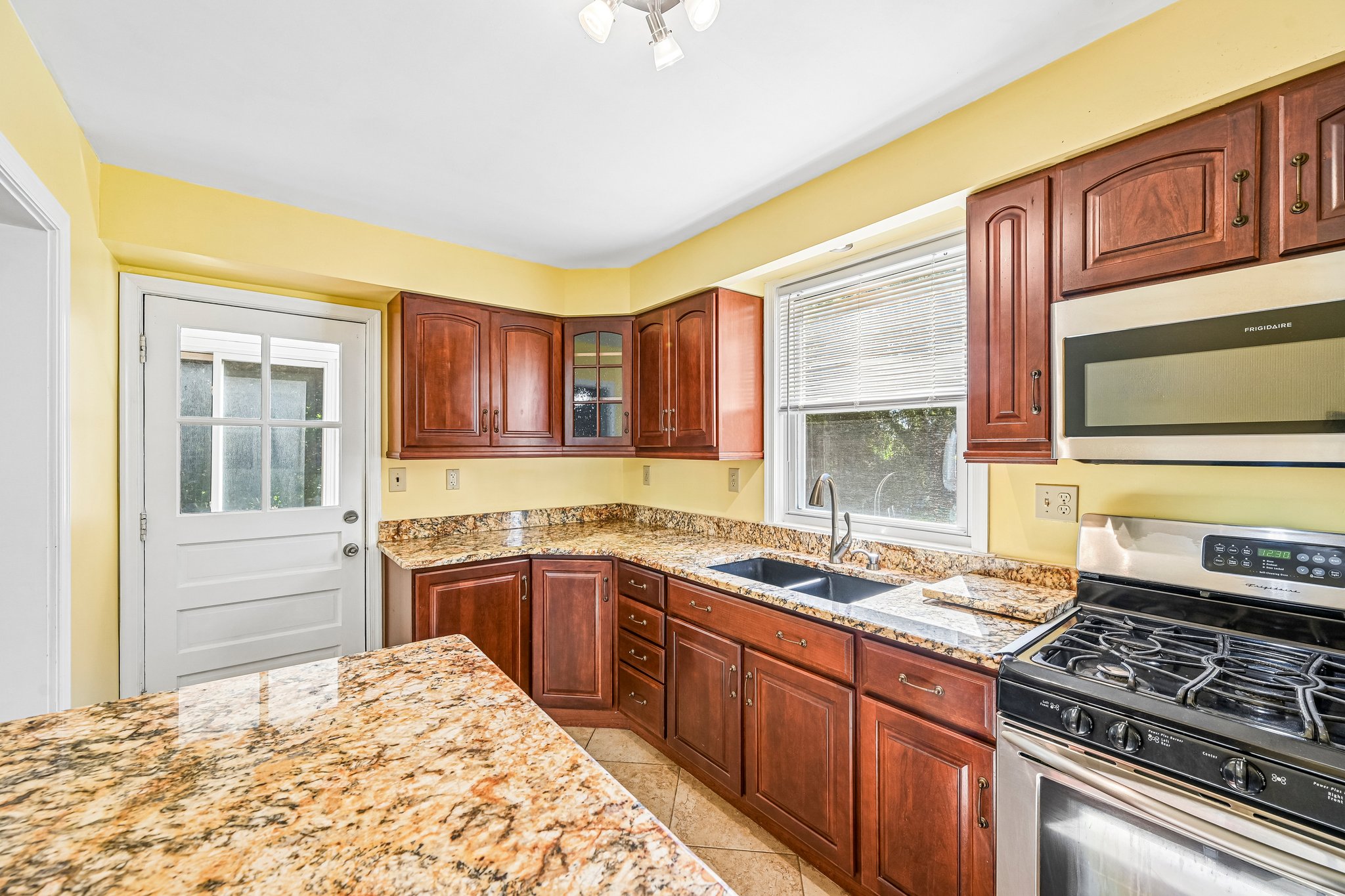Everall Ave-S2010-015.jpg