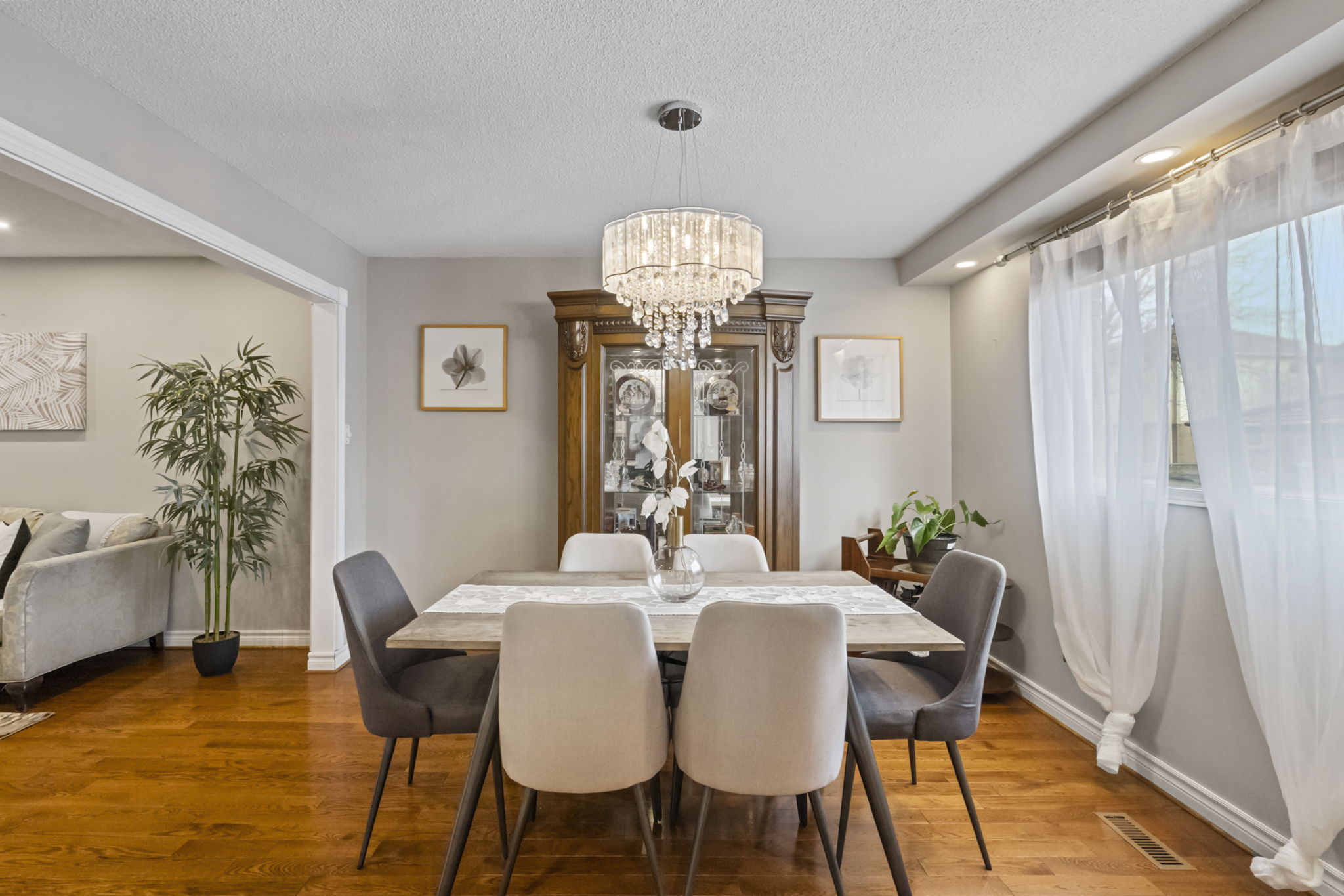 6215 Saltmarsh Ct Mississauga, ON L5N 5V9