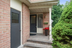 Welcome to 6217 Fullerton Cres