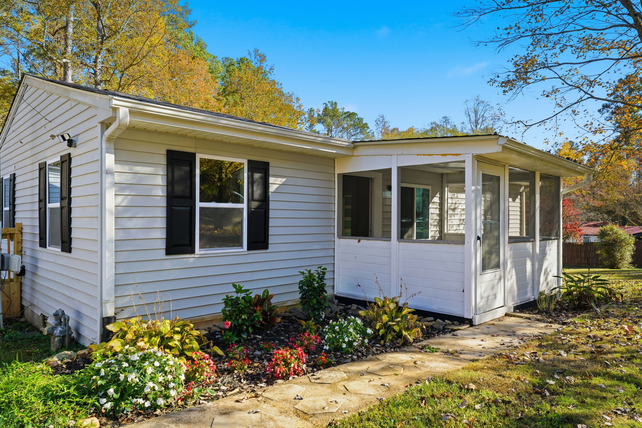 Front Porch/Entrance