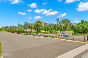Your entrance to the beautiful properties of Palma Del Mar