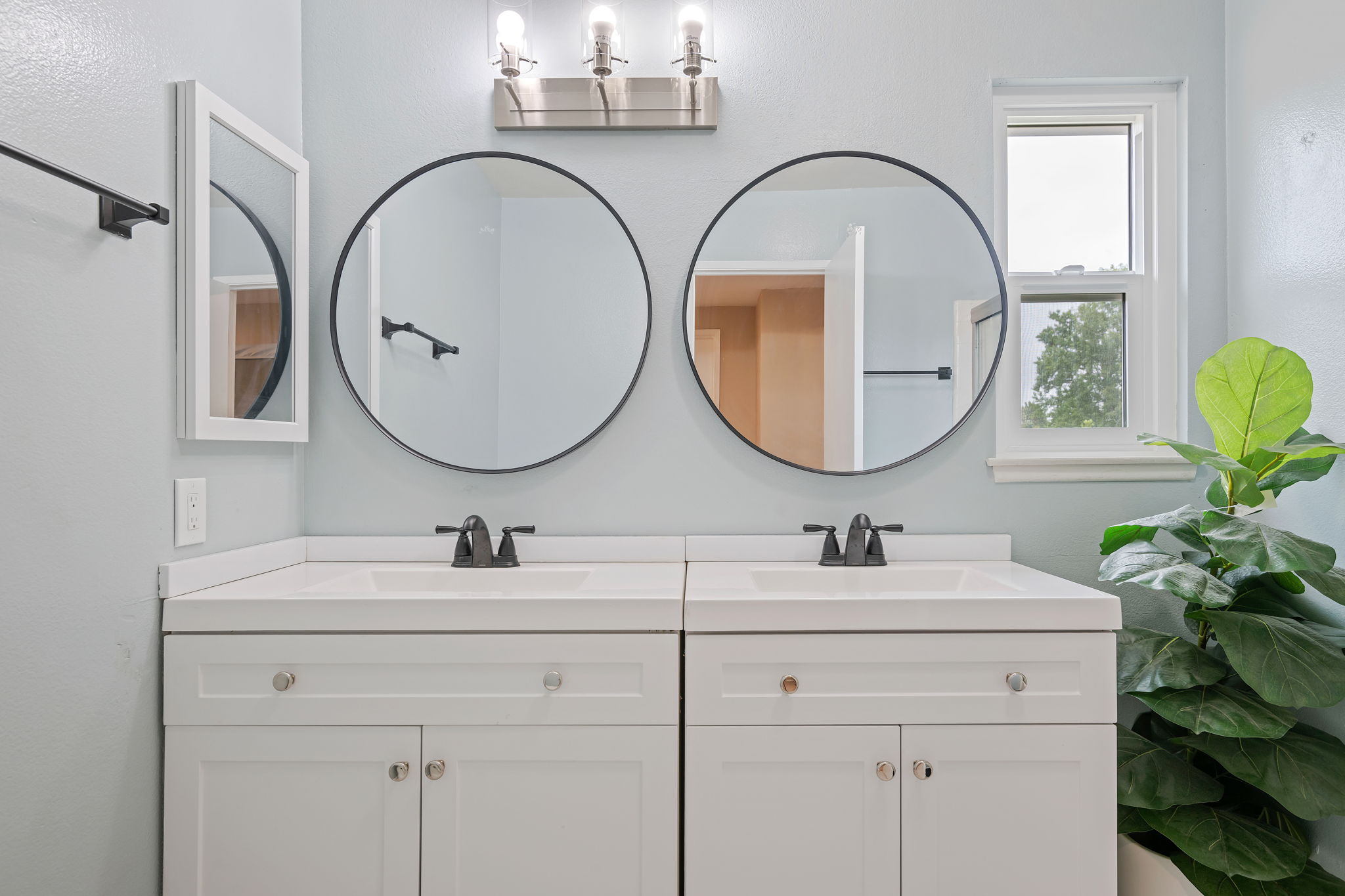 28 - Bathroom 2