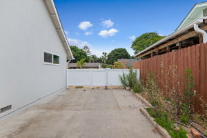 05 - Side Patio