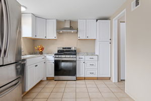 15 - Kitchen