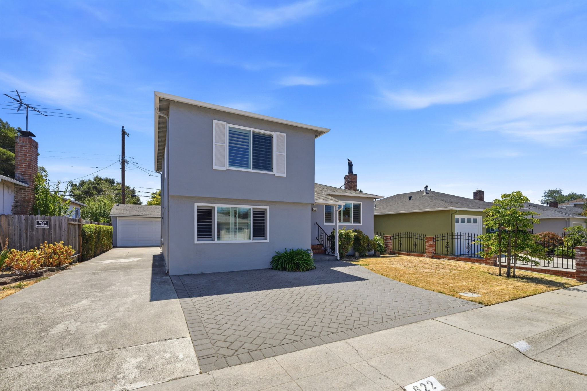002_F8_622 E 16th Ave